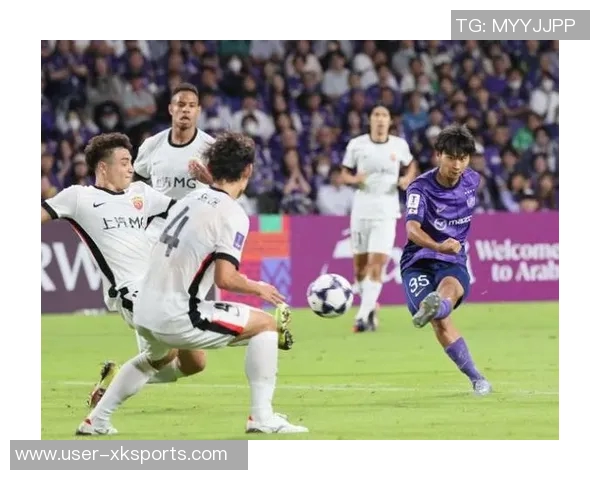 海港新闻官分享球队全家福穆斯卡特居中六名外援齐聚一堂