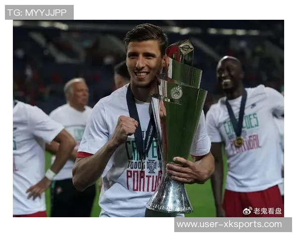 鲁本迪亚斯女友现场助威曼城感受客场氛围与众不同